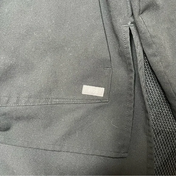 Figs Scrubs Technical Collection Women’s Bellery Black Jacket - Size Medium - Picture 4 of 6